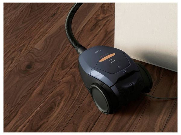 Produktbild: AEG AEG VX82-1-5DB Staubsauger mit Beutel 600 W