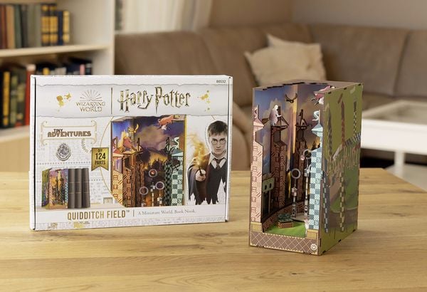 Produktbild: Book Nook DIY B&uuml;cherecke Harry Potter Quidditch Field von Revell Tiny Adventures
