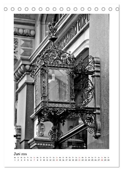 Produktbild: Stra&szlig;enlaternen Monochrom (Tischkalender 2026 DIN A5 hoch), CALVENDO Monatskalender