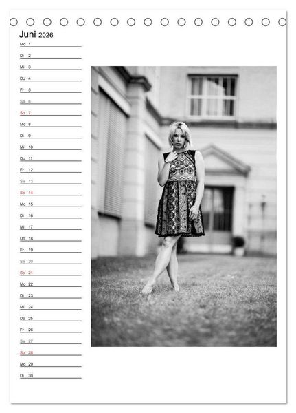 Produktbild: Mode in schwarz und wei&szlig; (Tischkalender 2026 DIN A5 hoch), CALVENDO Monatskalender