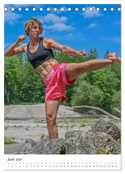 Produktbild: female fighter - Kampfsportlerinnen - pink shorts (Tischkalender 2026 DIN A5 hoch), CALVENDO Monatskalender