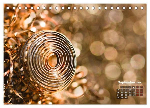 Produktbild: Metall - Schrott kunstvoll in Szene gesetzt (Tischkalender 2026 DIN A5 quer), CALVENDO Monatskalender