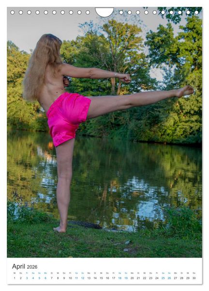 Produktbild: female fighter - Kampfsportlerinnen - pink shorts (Wandkalender 2026 DIN A4 hoch), CALVENDO Monatskalender