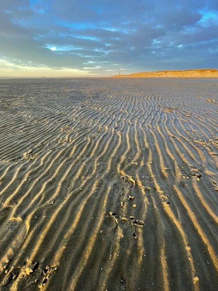 Produktbild: CALVENDO Puzzle Kleine Wasserkan&auml;le im Abendlicht am Ordinger Strand | 1000 Teile Lege-Gr&ouml;&szlig;e 64x48cm Foto-Puzzle f&uuml;r gl&uuml;ckliche Stunden