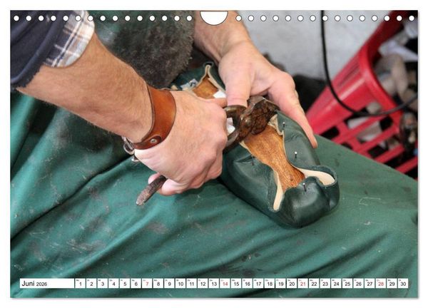 Produktbild: Das Handwerk der Schuhmacher (Wandkalender 2026 DIN A4 quer), CALVENDO Monatskalender
