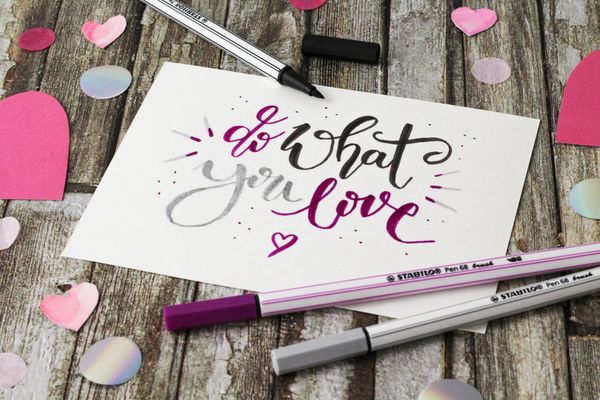Produktbild: STABILO Premium-Filzstift mit Pinselspitze f&uuml;r variable Strichst&auml;rken -   Pen 68 brush - Einzelstift - apricot