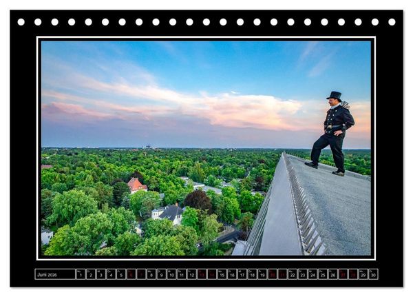 Produktbild: Schornsteinfeger &uuml;ber Berlin - Gl&uuml;cksblicke (Tischkalender 2026 DIN A5 quer), CALVENDO Monatskalender