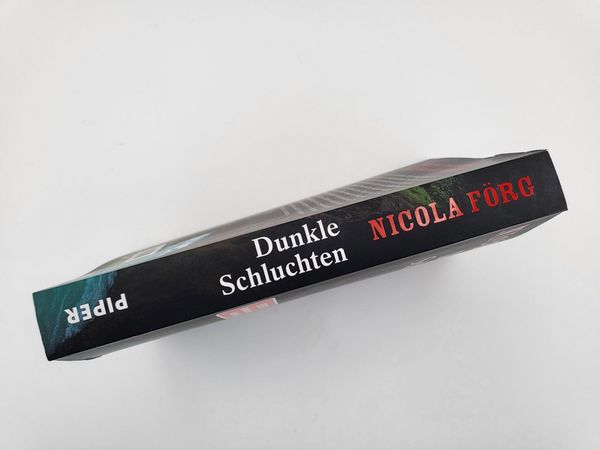 Produktbild: Dunkle Schluchten