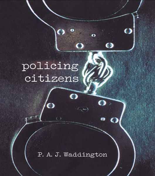 Produktbild: Policing Citizens