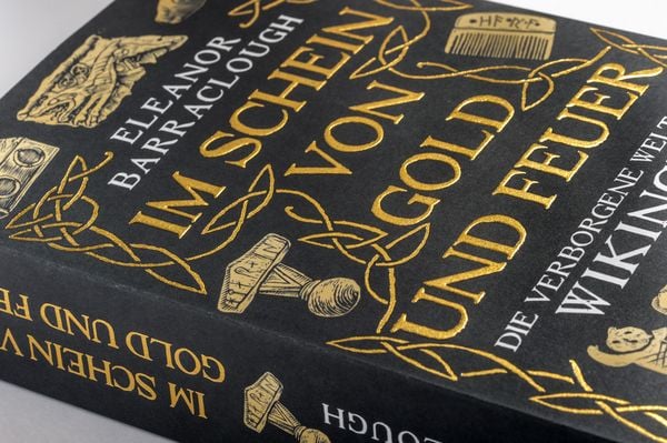 Produktbild: Im Schein von Gold und Feuer