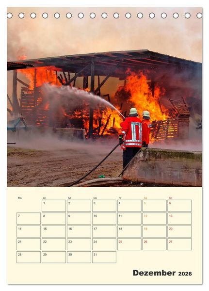 Produktbild: Feuerwehr - Warten auf den n&auml;chsten Einsatz (Tischkalender 2026 DIN A5 hoch), CALVENDO Monatskalender