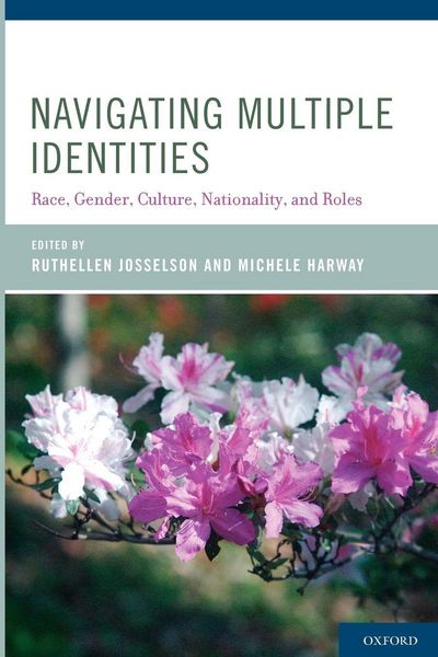 Produktbild: Navigating Multiple Identities