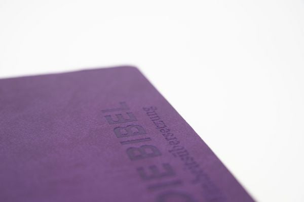 Produktbild: Die Bibel. Senfkorn, Handschmeichler lila