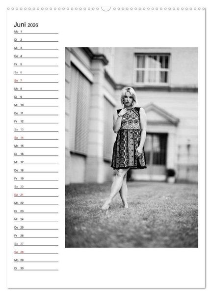Produktbild: Mode in schwarz und wei&szlig; (Wandkalender 2026 DIN A2 hoch), CALVENDO Monatskalender