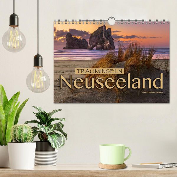 Produktbild: Trauminseln Neuseeland (Wandkalender 2026 DIN A4 quer), CALVENDO Monatskalender
