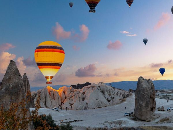 Produktbild: CALVENDO Puzzle Feuerballon &uuml;ber Kappadokien | 1000 Teile Lege-Gr&ouml;&szlig;e 64x48cm Foto-Puzzle f&uuml;r gl&uuml;ckliche Stunden