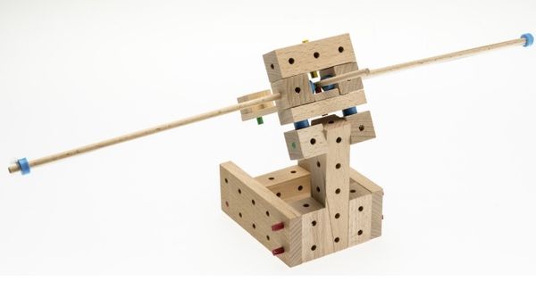 Produktbild: MATADOR 11514 - Catapults, Baukasten Mittelalter, Holz, 56 Teile, Konstruktionsbaukasten, ab 5 Jahren, Spielend lernen!