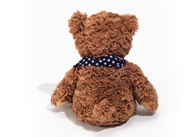 Produktbild: Teddy Hermann 91362 - Teddy braun mit Tuch, sitzend, 30 cm, Pl&uuml;schtier