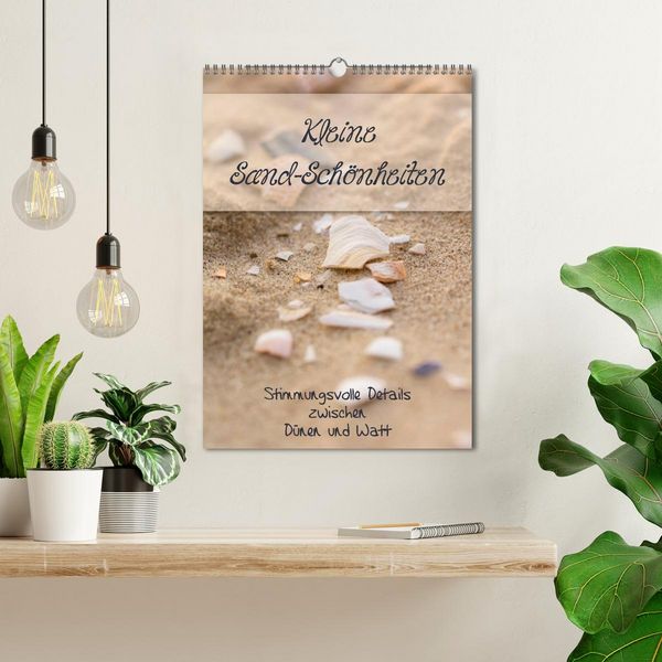 Produktbild: Kleine Sand-Sch&ouml;nheiten / Familienplaner (Wandkalender 2026 DIN A3 hoch), CALVENDO Monatskalender