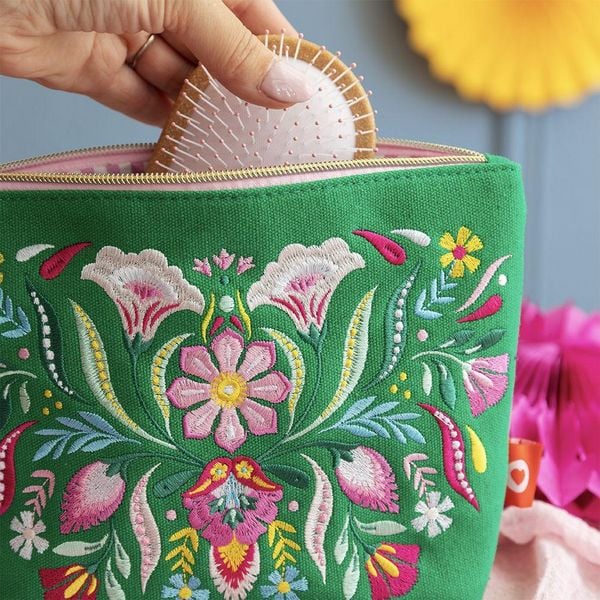 Produktbild: Fiesta del Sol Accessoirestasche bestickt, 18 x 24 cm, gr&uuml;n