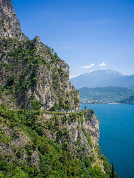 Produktbild: CALVENDO Puzzle Blick auf die Ponalestra&szlig;e und Riva del Garda | 1000 Teile Lege-Gr&ouml;&szlig;e 64x48cm Foto-Puzzle f&uuml;r gl&uuml;ckliche Stunden