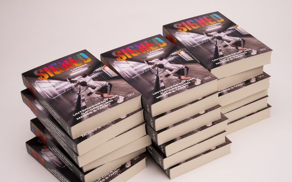 Produktbild: SIGNED. Unterwegs mit der 1UP-Crew und Moses & Taps