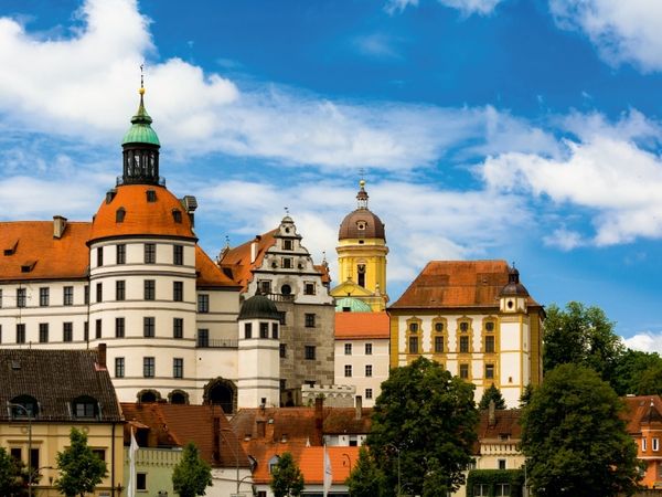 Produktbild: CALVENDO Puzzle Ein Motiv aus dem Kalender Romantisches Neuburg an der Donau | 1000 Teile Lege-Gr&ouml;&szlig;e 64x48cm Foto-Puzzle f&uuml;r gl&uuml;ckliche Stunden