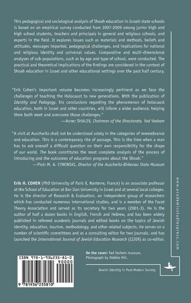 Produktbild: Identity and Pedagogy