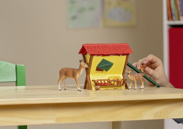 Produktbild: schleich&reg; Farm World F&uuml;tterung der Waldtiere