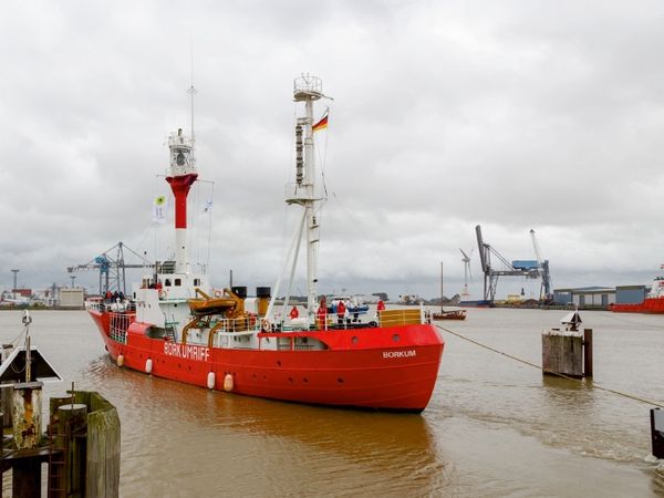 Produktbild: CALVENDO Puzzle Borkum Riff im Industriehafen | 1000 Teile Lege-Gr&ouml;&szlig;e 64x48cm Foto-Puzzle f&uuml;r gl&uuml;ckliche Stunden