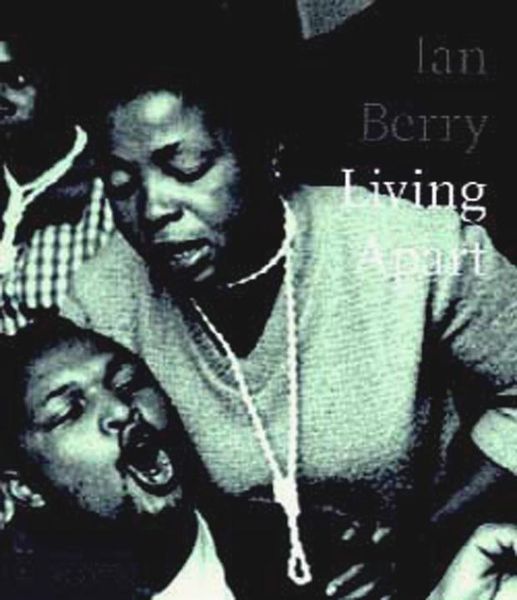Produktbild: Ian Berry; Living Apart
