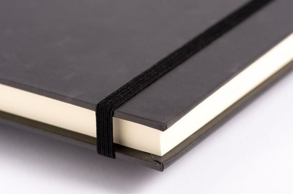Produktbild: Anaconda Notizbuch/Notebook/Blank Book, punktiert, textiles Gummiband, schwarz, Hardcover (A5), 120g/m&sup2; Papier