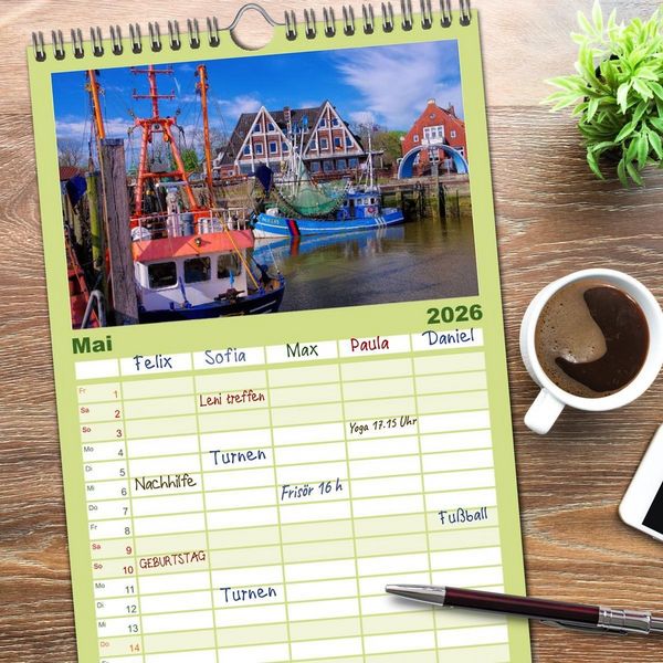 Produktbild: Familienplaner 2026 - Neuharlingersiel - Ostfrieslands sch&ouml;nstes Hafenst&auml;dtchen mit 5 Spalten (Wandkalender, 21 x 45 cm) CALVENDO