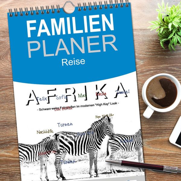 Produktbild: Familienplaner 2026 - AFRIKA - Schwarz-weiss Fotografien im modernen "High Key" Look mit 5 Spalten (Wandkalender, 21 x 45 cm) CALVENDO
