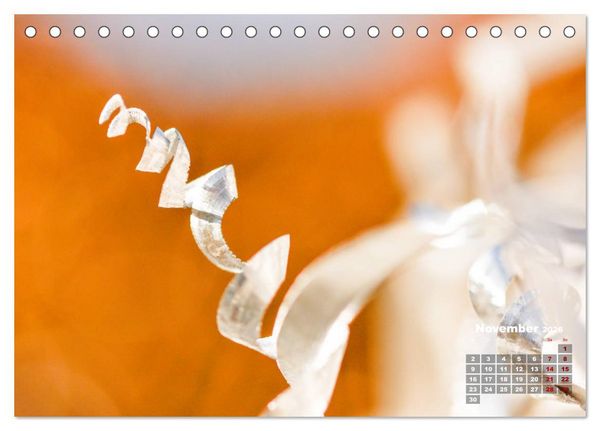 Produktbild: Metall - Schrott kunstvoll in Szene gesetzt (Tischkalender 2026 DIN A5 quer), CALVENDO Monatskalender