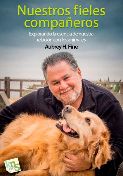 Produktbild: Nuestros fieles compa&ntilde;eros : explorando la esencia de nuestra relaci&oacute;n con los animales