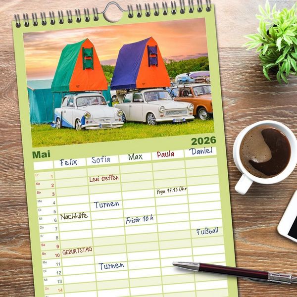 Produktbild: Familienplaner 2026 - Trabi-Kult mit 5 Spalten (Wandkalender, 21 x 45 cm) CALVENDO