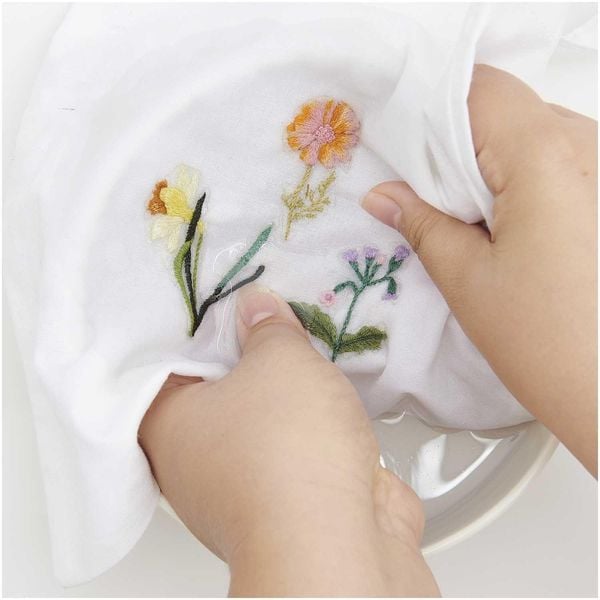 Produktbild: Stick & Stitch Packung Fr&uuml;hlingsblumen, inkl. wasserl&ouml;slicher Stickvorlage, inkl. wasserl&ouml;slicher, bedruckter Stickvorlage, Stickg