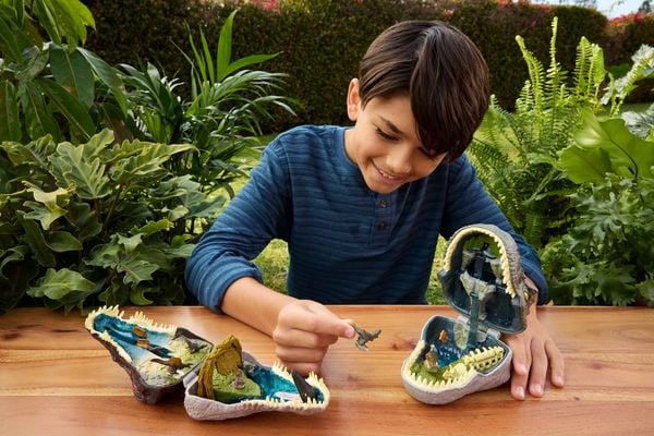 Produktbild: Jurassic World Rebirth, kleines Abenteuer-Spielset in Form eines Spinosaurus-Kopfes, interaktive Funktionen und Figuren