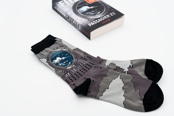 Produktbild: Sebastian Fitzek-Socken "Passagier 23" Gr&ouml;&szlig;e 41 - 46