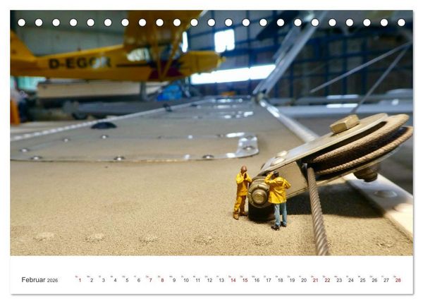 Produktbild: Follow me - fliegen anders erleben (Tischkalender 2026 DIN A5 quer), CALVENDO Monatskalender