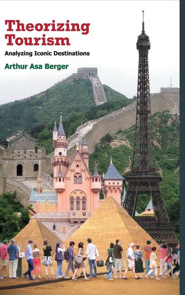 Produktbild: Theorizing Tourism