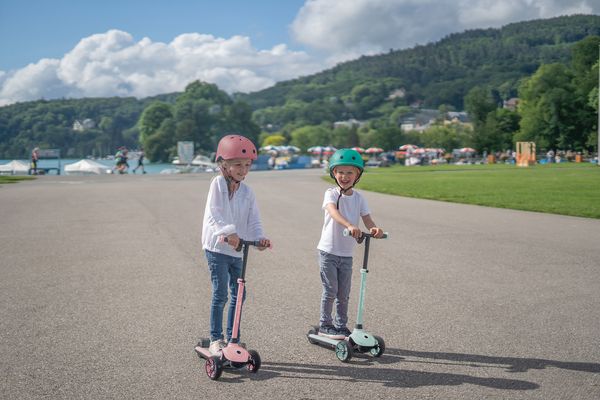 Produktbild: GLOBBER ONE K E-MOTION 4 PLUS mint, mit Leuchtrollen
