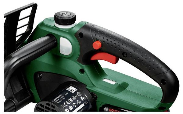 Produktbild: Bosch Home and Garden UniversalChain 18 Akku Kettens&auml;ge inkl. Akku, mit Schutzb&uuml;gel Schwertl&auml;nge 200 mm