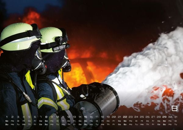 Produktbild: FIREFIGHTER - Retter in der Not - Feuerwehr - 2027 - Kalender DIN A2