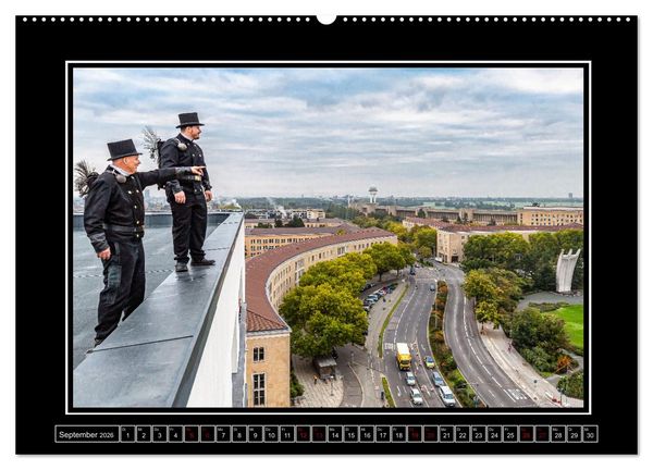 Produktbild: Schornsteinfeger &uuml;ber Berlin - Gl&uuml;ckseligkeit (Wandkalender 2026 DIN A2 quer), CALVENDO Monatskalender