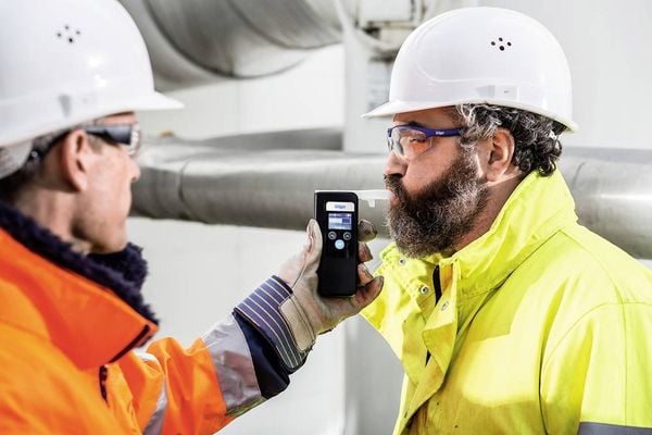 Produktbild: Dr&auml;ger Alcotest 6000 Alkoholtester Schwarz 0.00 bis 5.00 &permil; Alarm, inkl. Display