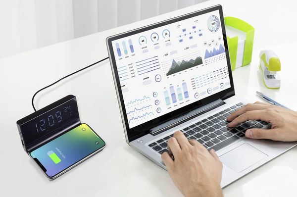 Produktbild: Sygonix Ladestation 15W Alarm Clock with Wireless Charger SY-5459860