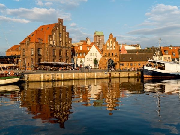 Produktbild: CALVENDO Puzzle Ein Motiv aus dem Kalender Hansestadt Wismar 1000 Teile Puzzle quer | 1000 Teile Lege-Gr&ouml;&szlig;e 64 &times; 48 cm Foto-Puzzle f&uuml;r gl&uuml;ckliche Stunden