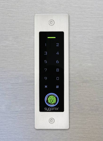 Produktbild: Sygonix SY-5231014 Fingerprint/RFID Zugangssystem Unterputz 12 V/DC, 18 V/DC IP55 mit beleuchteter Tastatur